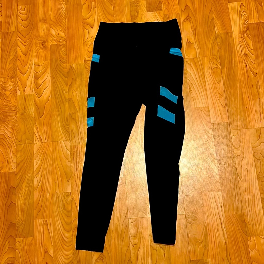 L Pop fit athletic leggings